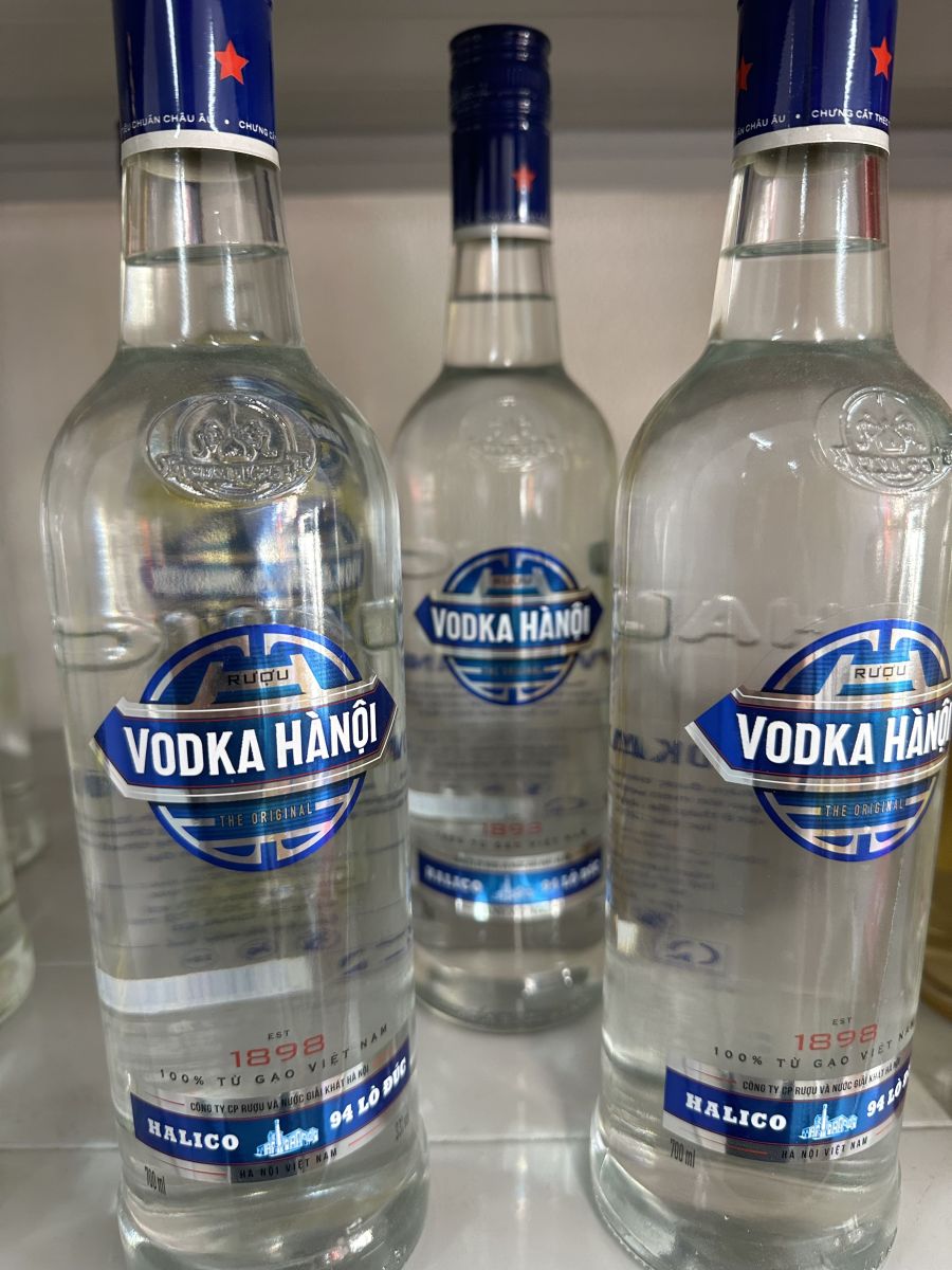 Rượu Vodka Hà Nội nhãn xanh HALICO nồng độ 29,5% chai 500ml - Việt Nam